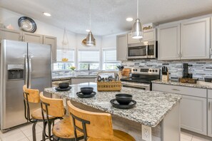 Fridge, microwave, oven, stovetop - Waterfront! Private Dock, Kayaks, Screened Patio, Less Than 1 mile to Beach, $300 in Free Tickets! (St. Augustine)