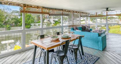 Waterfront! Private Dock, Kayaks, Screened Patio, Less Than 1 mile to Beach, $300 in Free Tickets!