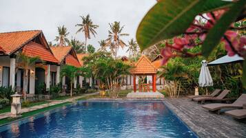 Deluxe Double Room | In-room safe, desk, soundproofing, iron/ironing board