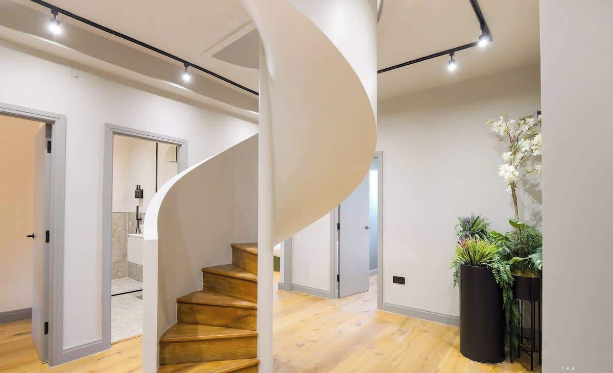 المنشأة من الداخل