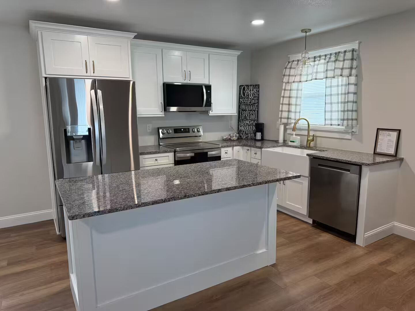 Réfrig érateur, micro-ondes, four, plaque de cuisson