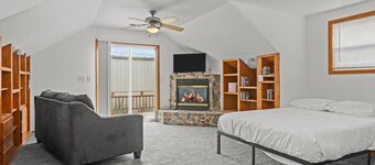 The Clubhouse | Game Room • 98” Theater TV • Sleeps 10 • Pet Friendly • Near Downtown & BSU