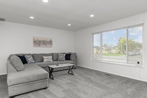 Télévision, livres, chaîne hi-fi