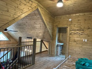 Silitysrauta/-lauta, ilmainen Wi-Fi, vuodevaatteet