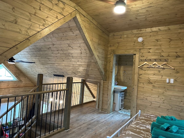 مكواة/لوح كي وواي فاي مجانًا وملاءات أسرّة