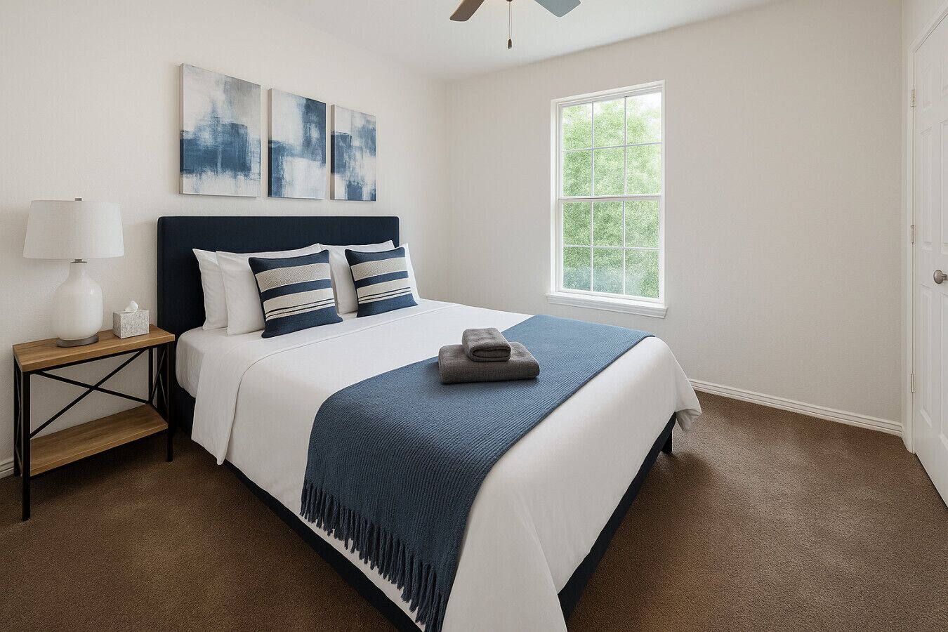 Desk, iron/ironing board, WiFi, bed sheets