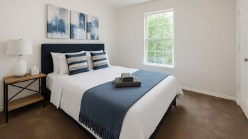 Desk, iron/ironing board, WiFi, bed sheets