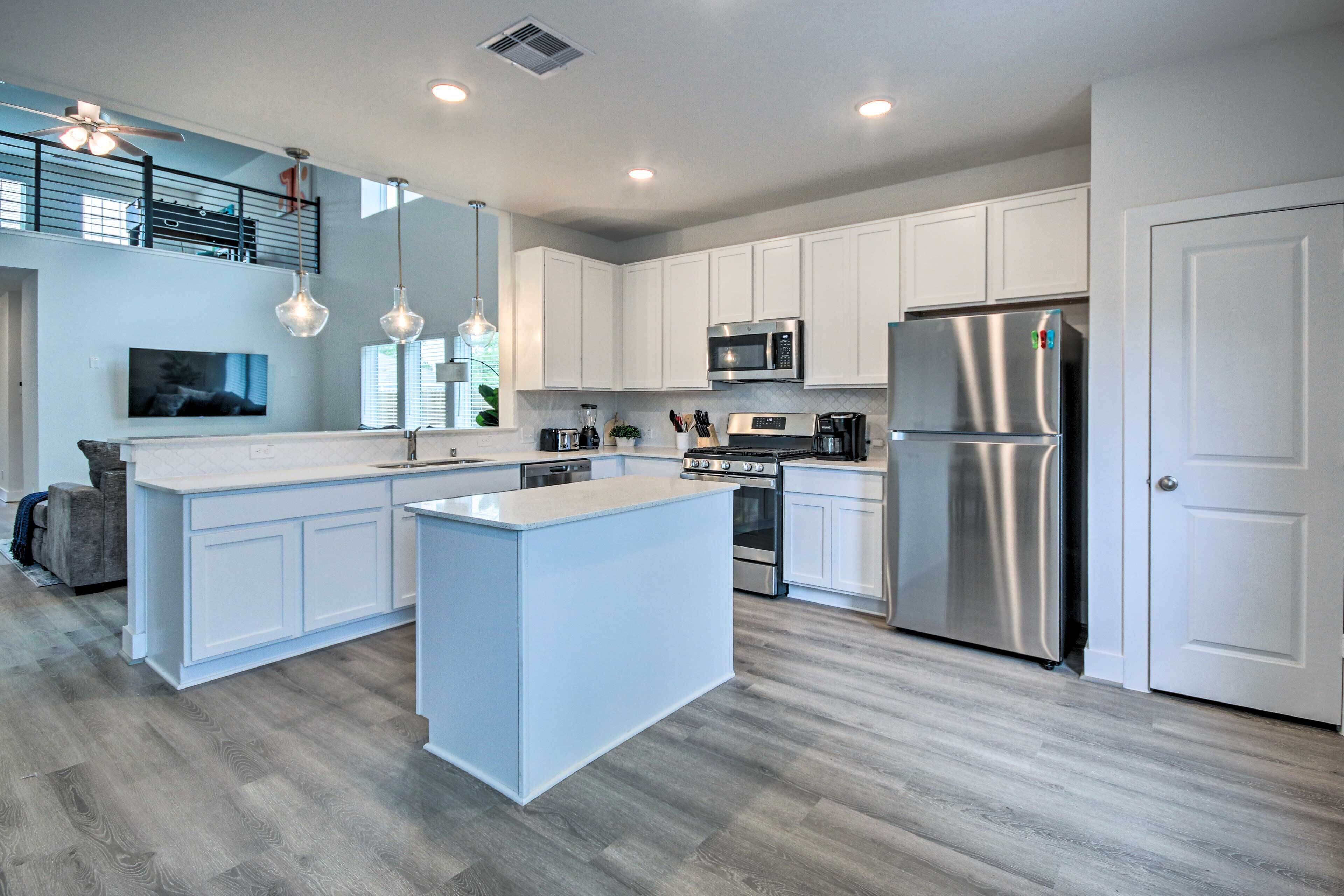 ثلاجة، ميكروويف، فرن، موقد طهي مسطح