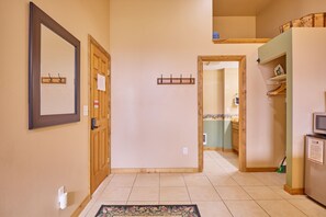 Interior - Room with a View, Suite 1 - A Cozy Lodge Themed Suite Close to Town (Leavenworth)