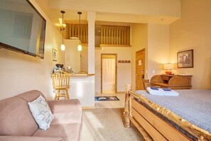 Iron/ironing board, free WiFi, bed sheets - Room with a View, Suite 2 - Close to Town (Leavenworth)