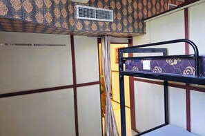 Dormitório compartilhado, ar-condicionado | Roupas de cama antialérgicas, escrivaninha, quartos à prova de som