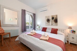 3 quartos, ferros/tábuas de passar roupa, Wi-Fi, roupa de cama