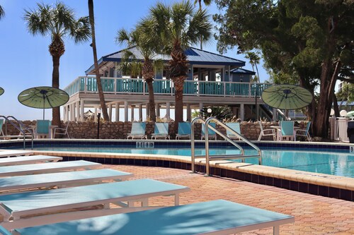 Tropical Escape w/Ocean View | Marina Access & Downtown Attractions