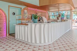 Dining - 2 Units | Breathtaking Outdoors | Stunning Oasis w/Balcony & Ocean Views (St. Petersburg)