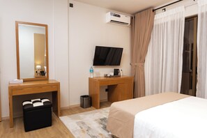 Standard Room | Frette Italian sheets, premium bedding, in-room safe - Royal Avenue (Katugastota)