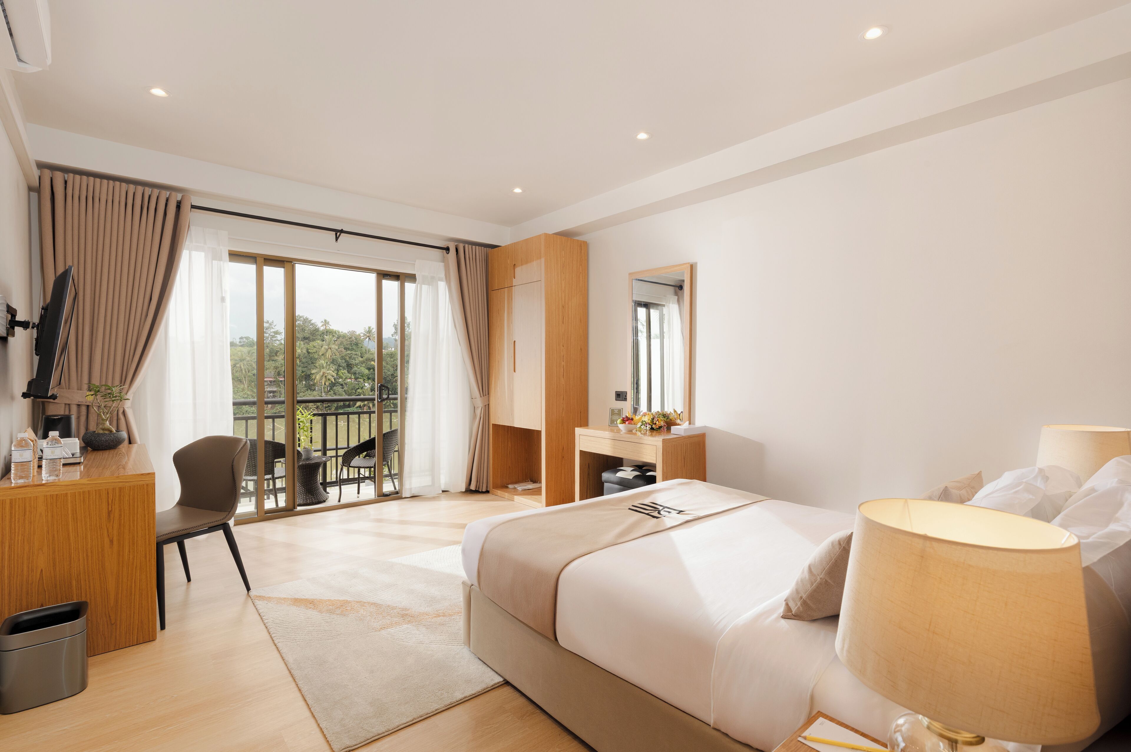 Luxury Room | Frette Italian sheets, premium bedding, in-room safe, desk