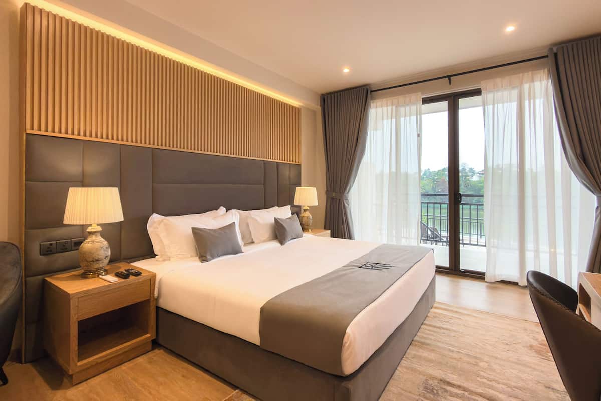 Frette Italian sheets, premium bedding, in-room safe