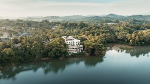 المنشأة من الخارج