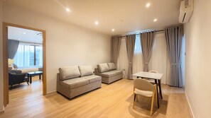 Flat-screen TV - Royal Avenue (Katugastota)