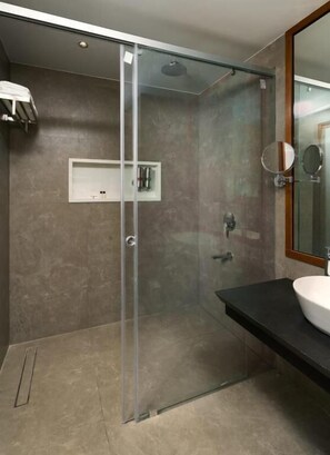 Hair dryer, slippers, towels, soap - GOLDEN CASTLE (Neyyattinkara)