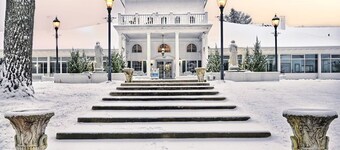 Pet Friendly Island Resort! | 3 Units w/ Pool, Bar & Outdoor Activities!