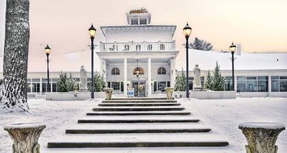 Pet Friendly Island Resort! | 3 Units w/ Pool, Bar & Outdoor Activities!