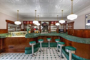 Bar (in der Unterkunft)