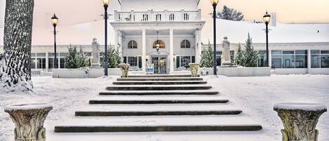 المنشأة من الخارج