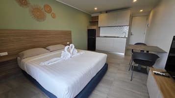 Apartment, Balcony, Mountain View | Private kitchenette
