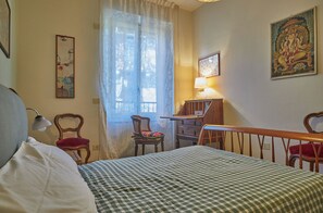 1 bedroom, iron/ironing board, travel cot, WiFi