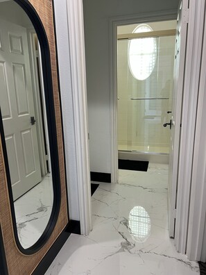 Handdukar, tvål och toalettpapper