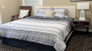 1 slaapkamer, een strijkplank/strijkijzer, wifi, beddengoed