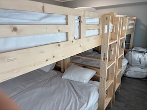 Apartamento família, várias camas, para não fumantes, cozinha | Roupas de cama premium, camas com colchões pillow-top, escrivaninha