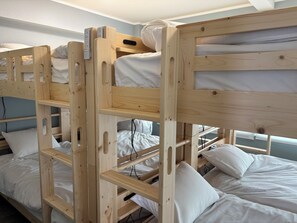 Familie appartement, Meerdere bedden, niet-roken, keuken | Luxe beddengoed, pillowtop-bedden, een bureau, een laptopwerkplek