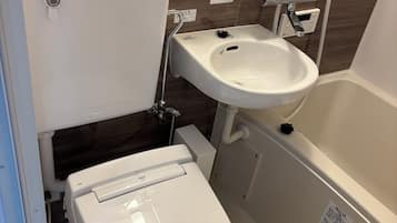 Family Apartment, Multiple Beds, Non Smoking, Kitchen | Bathroom | Combined shower/tub, deep soaking tub, hair dryer, slippers