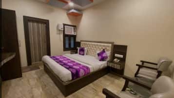 Deluxe Room, City View | Free WiFi, bed sheets