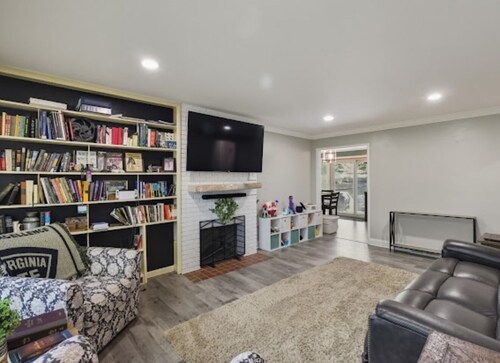 3-bedroom pet friendly house with AC in Shady Spring- close to Winterplace!