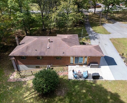 3-bedroom pet friendly house with AC in Shady Spring- close to Winterplace!