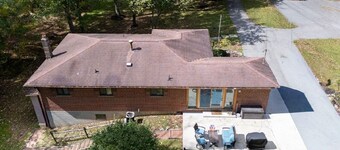 3-bedroom pet friendly house with AC in Shady Spring- close to Winterplace!