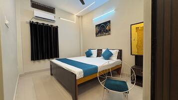 WiFi, bed sheets