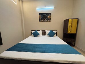 2 bedrooms, WiFi, bed sheets - 2-bedroom apartment in beautiful Assi Ghat,Varanasi with AC (Varanasi)
