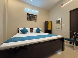 2 bedrooms, WiFi, bed sheets - 2-bedroom apartment in beautiful Assi Ghat,Varanasi with AC (Varanasi)