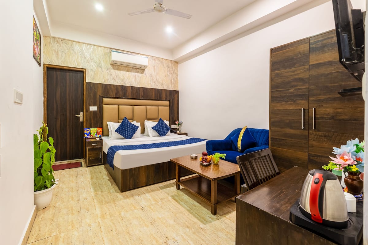 Superior Double Room | Premium bedding, in-room safe, desk, laptop workspace