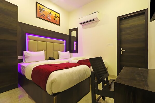 Deluxe Double Room | Premium bedding, in-room safe, desk, laptop workspace