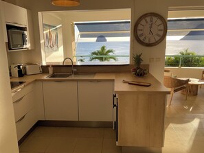 Micro-ondes, four, plaque de cuisson, lave-vaisselle