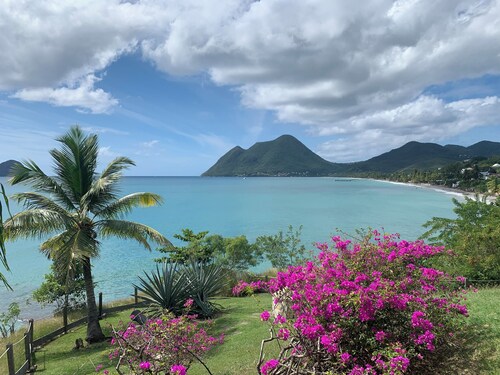 WATERFRONT APARTMENT FACING THE DIAMOND