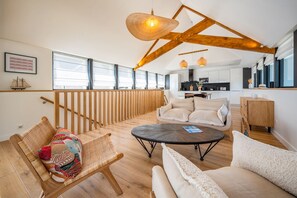 Télévision, livres, chaîne hi-fi