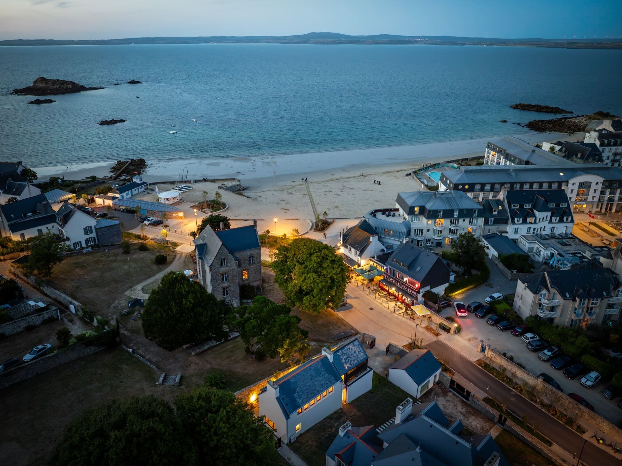 Sun-loungers, beach towels