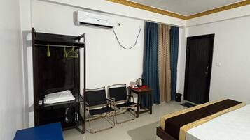 Habitación Deluxe, vista a la ciudad | Wifi gratis y ropa de cama