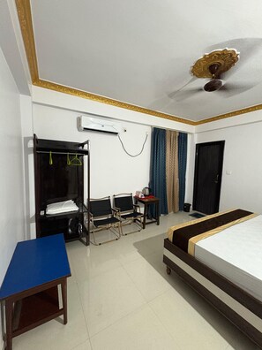 Deluxe-Zimmer, Stadtblick | Kostenloses WLAN, Bettwäsche